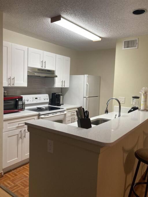 Lakeview Condo In Gated Community Tampa Extérieur photo
